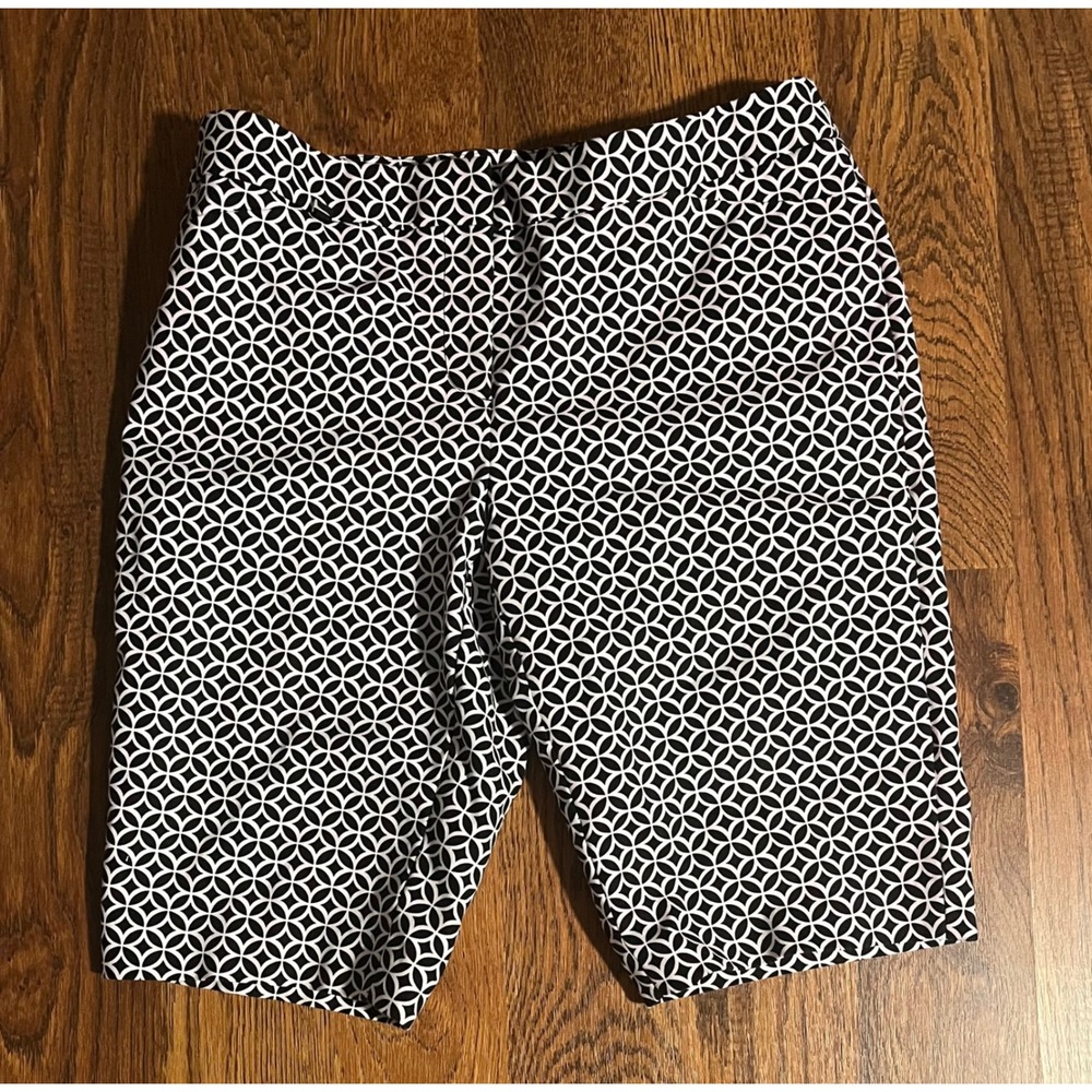 White House Black Market Bermuda Shorts Black White Geometric Pattern Size 2